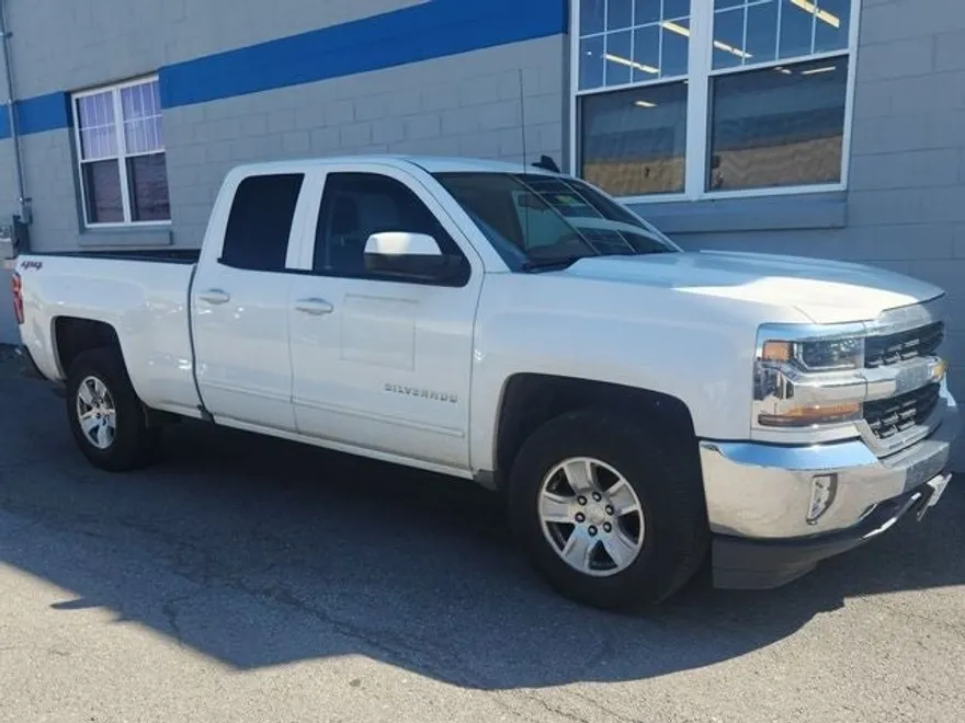 2018 Chevrolet Silverado 1500 LT photo 1