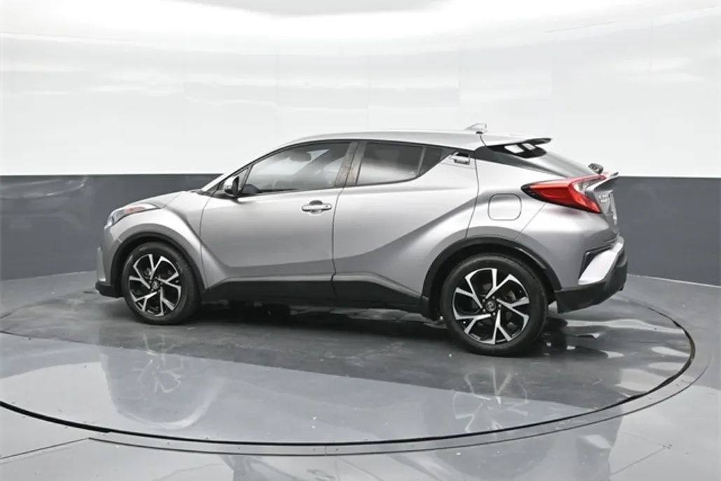 2018 Toyota C-HR XLE Premium photo 1