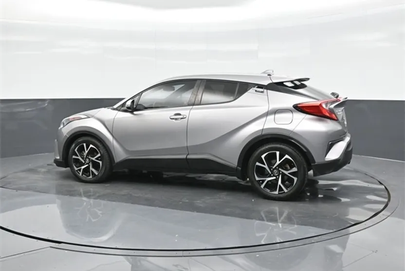 2018 Toyota C-HR XLE Premium photo 1