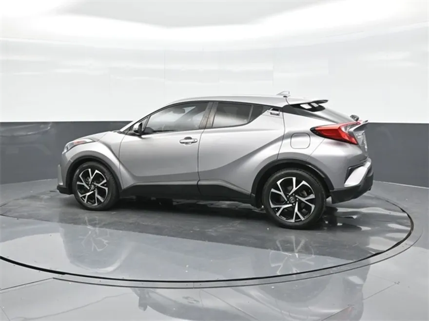 2018 Toyota C-HR XLE Premium photo 1