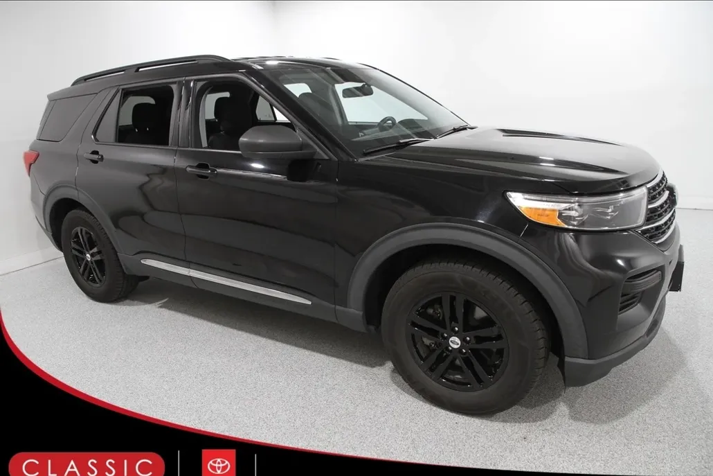 2021 Ford Explorer XLT photo 1