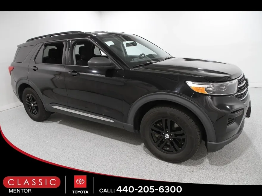 2021 Ford Explorer XLT photo 1
