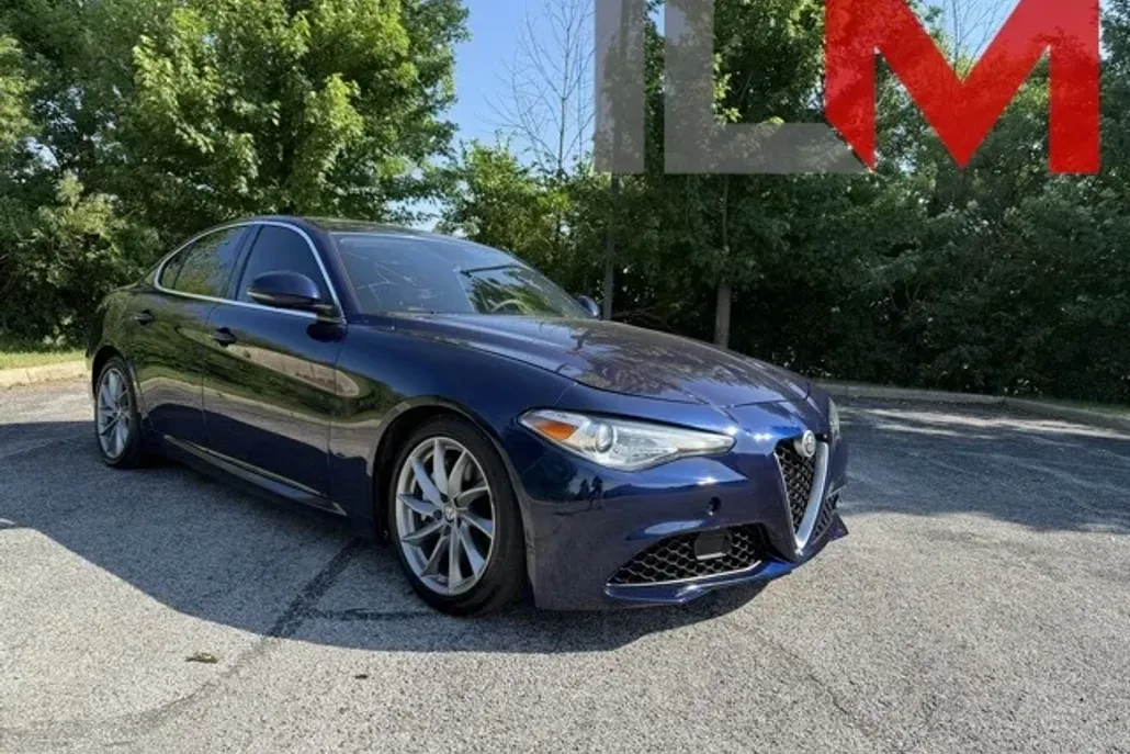 2017 Alfa Romeo Giulia Base photo 1