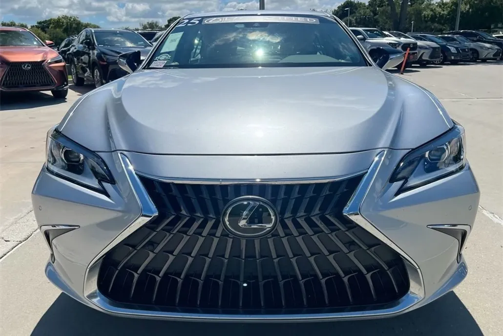 2025 Lexus ES 350 photo 1