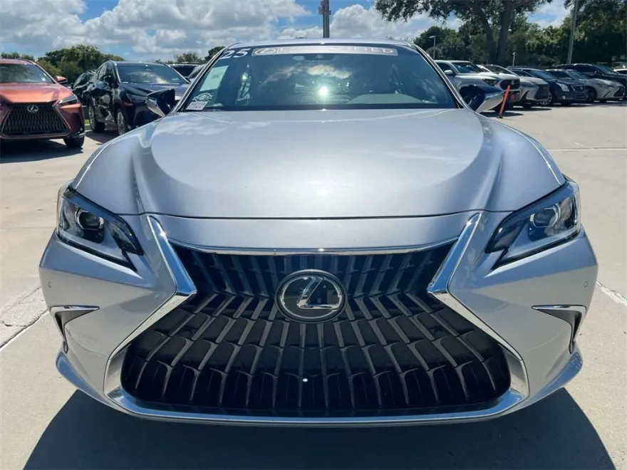 2025 Lexus ES 350 photo 1