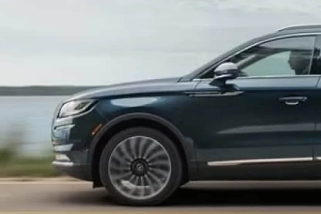 2023 Lincoln Nautilus photo 1