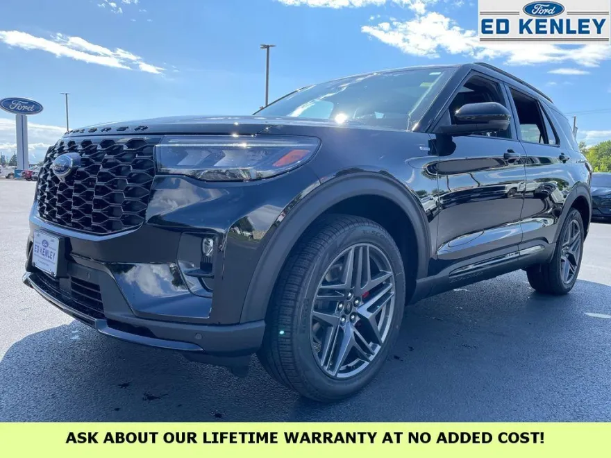 2025 Ford Explorer ST-Line photo 1