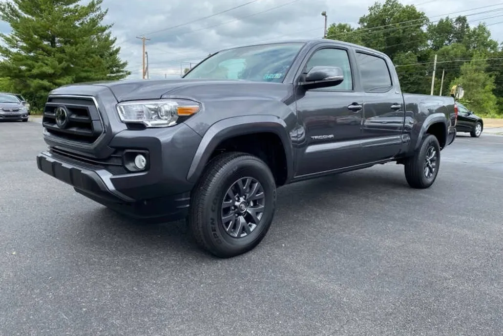 2023 Toyota Tacoma SR5 V6 photo 1