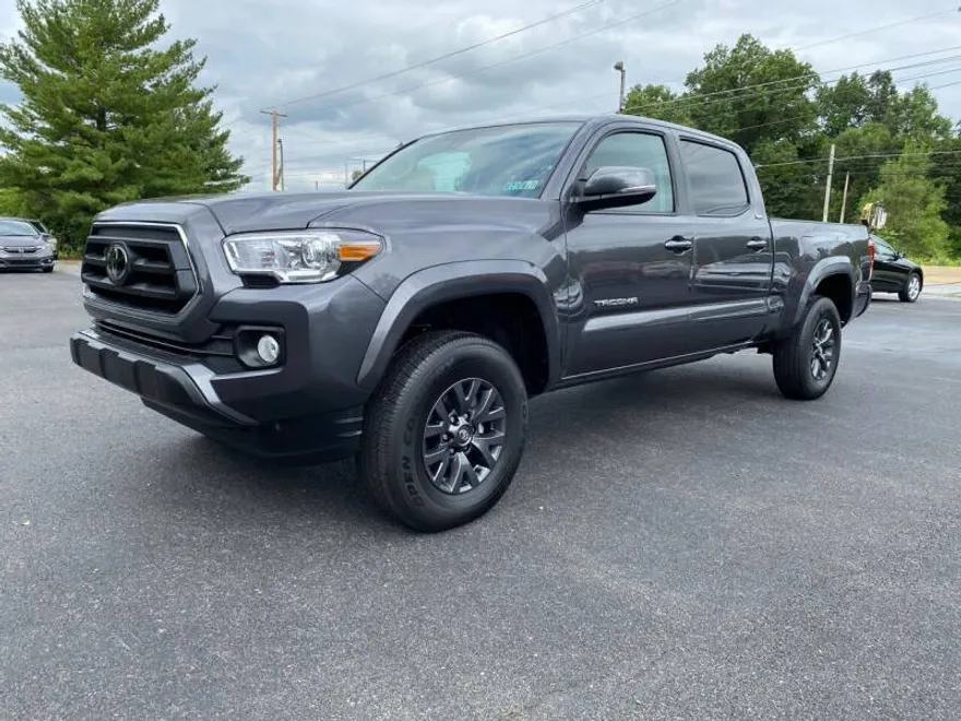 2023 Toyota Tacoma SR5 V6 photo 1