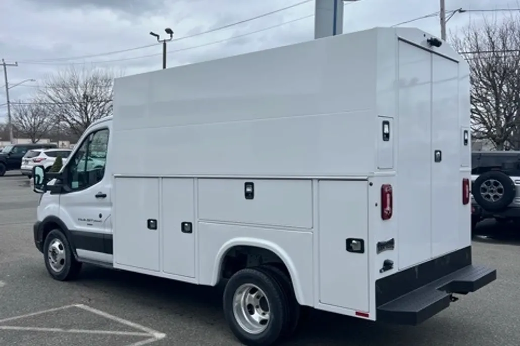 2024 Ford Transit Cutaway photo 1