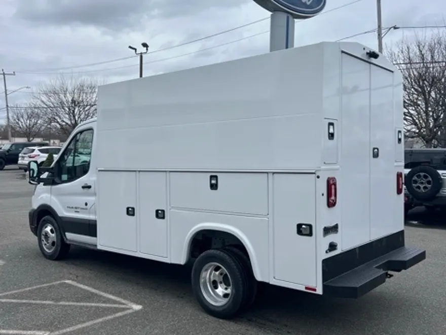 2024 Ford Transit Cutaway photo 1