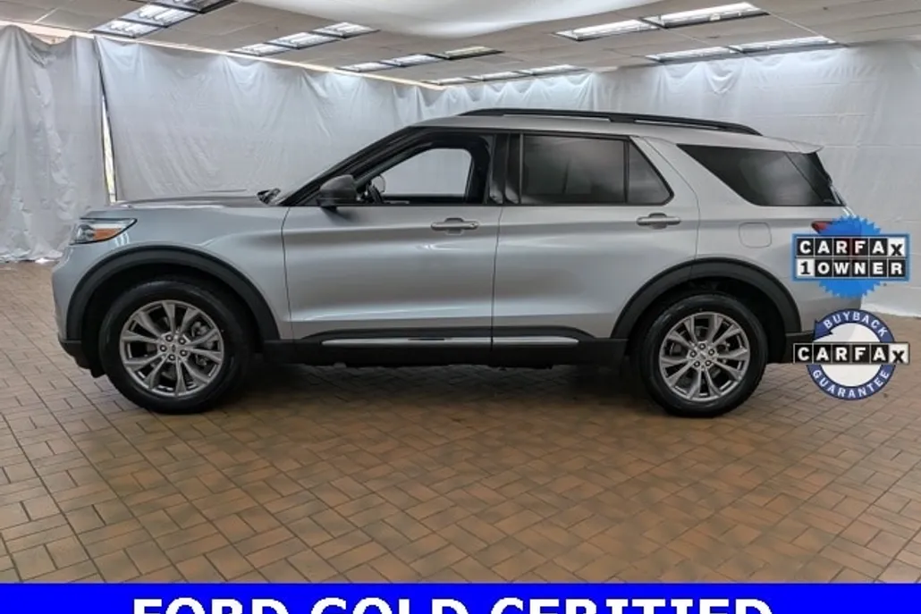 2022 Ford Explorer XLT photo 1
