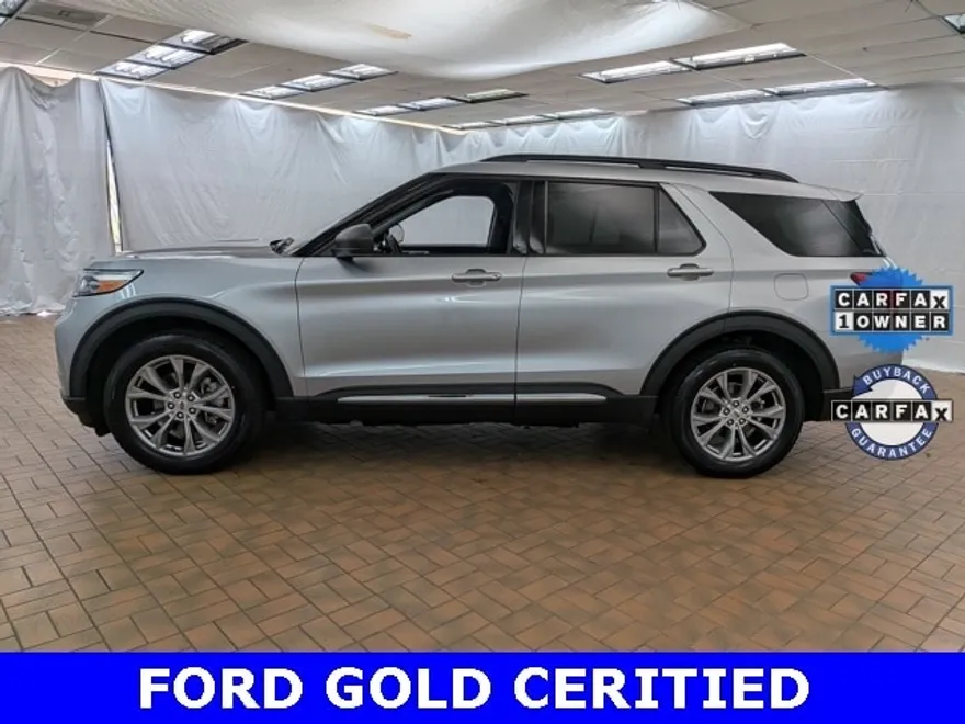2022 Ford Explorer XLT photo 1
