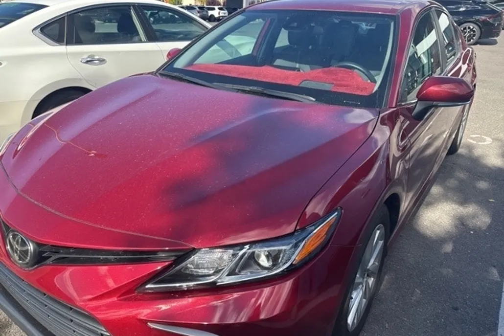 2022 Toyota Camry LE photo 1