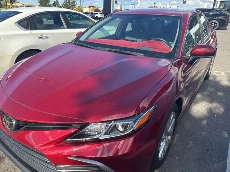 2022 Toyota Camry LE photo 1