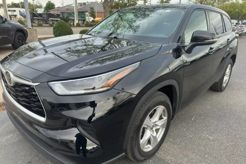 2021 Toyota Highlander L photo 1