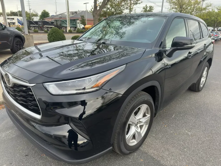 2021 Toyota Highlander L photo 1