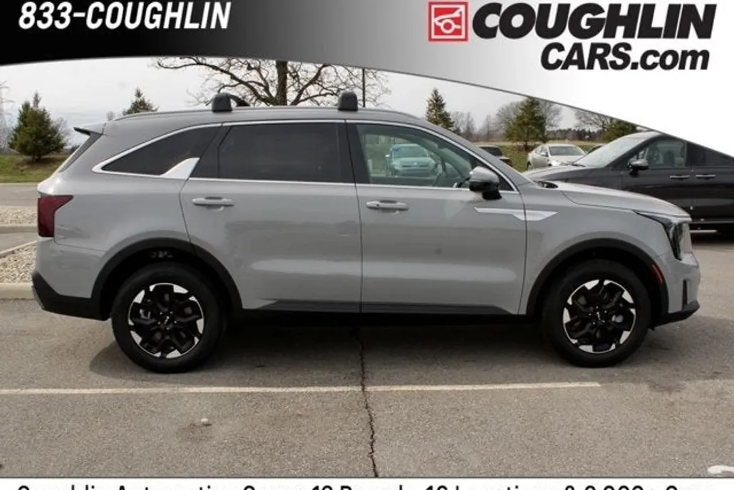 2025 Kia Sorento S photo 1