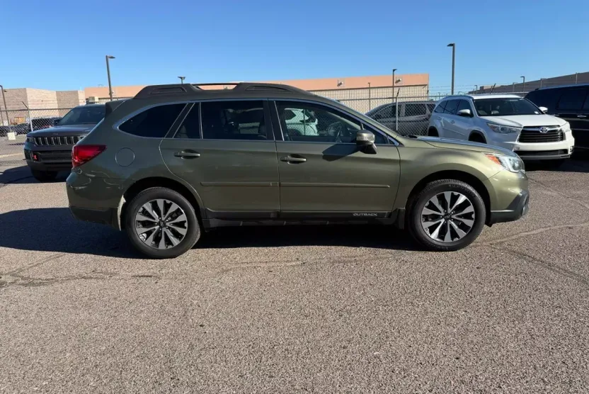 2017 Subaru Outback 3.6R Limited photo 1