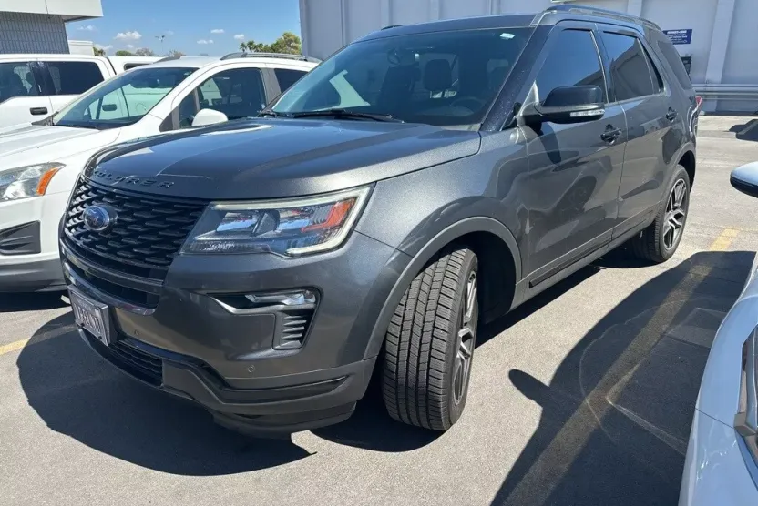 2019 Ford Explorer Sport photo 1