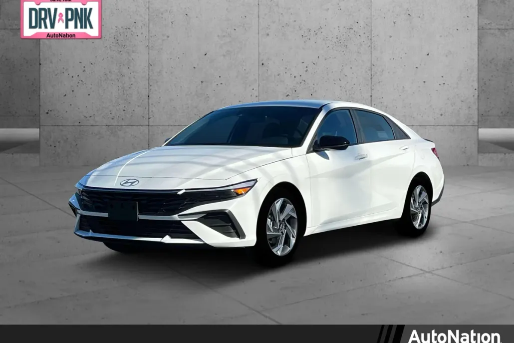 2025 Hyundai Elantra SEL Sport photo 1