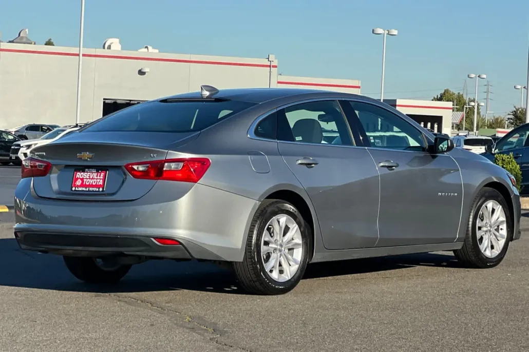 2023 Chevrolet Malibu 1LT photo 1