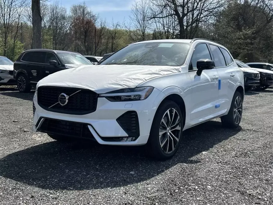 2025 Volvo XC60 B5 Plus photo 1