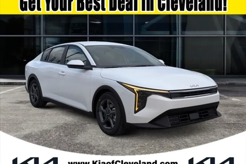 2025 Kia K4 LXS photo 1