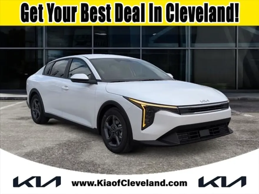 2025 Kia K4 LXS photo 1