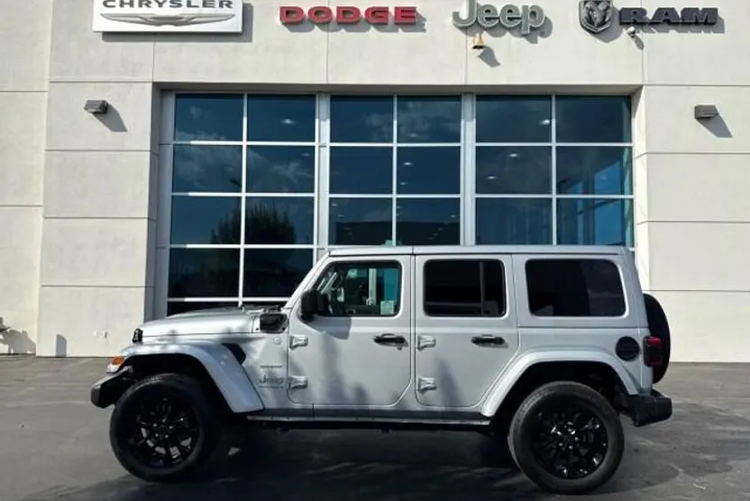 2024 Jeep Wrangler 4xe Sahara photo 1