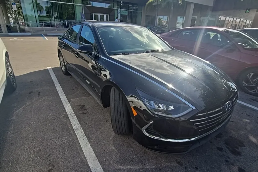 2023 Hyundai Sonata SE photo 1