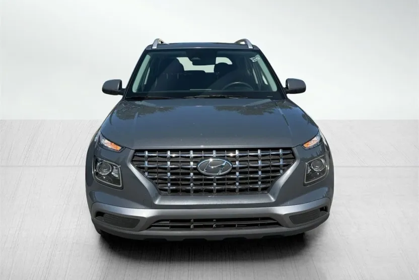 2024 Hyundai Venue SEL photo 1