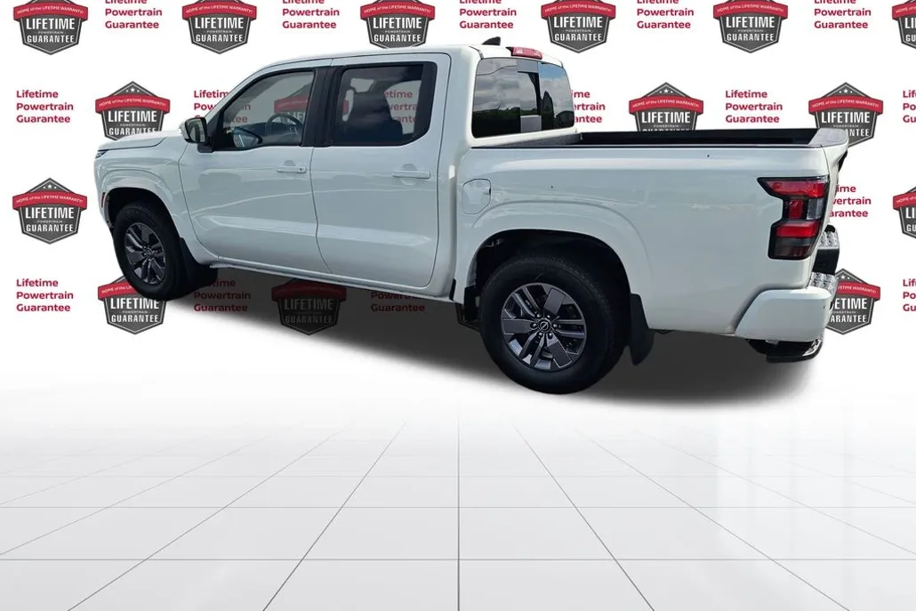 2025 Nissan Frontier SV photo 1