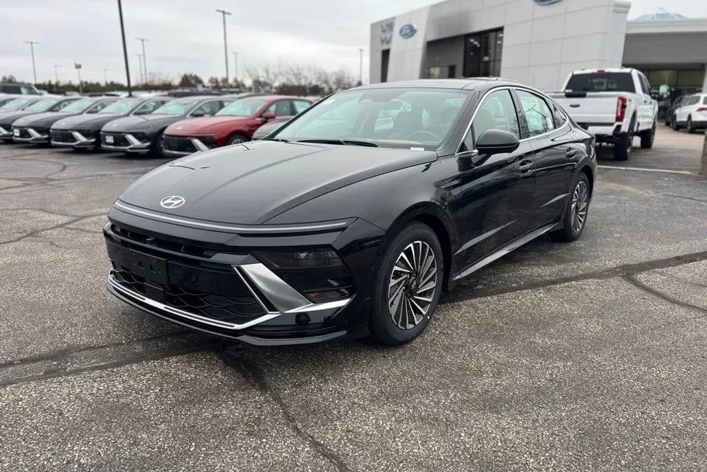 2025 Hyundai Sonata Hybrid Limited photo 1