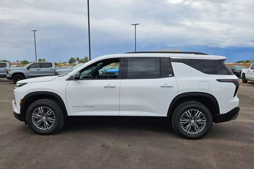 2025 Chevrolet Traverse photo 1