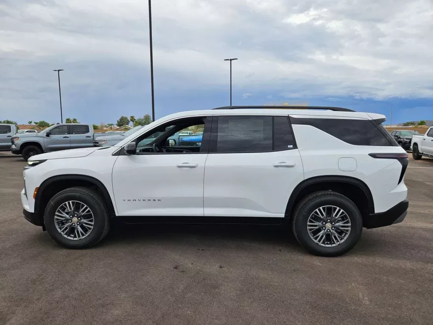 2025 Chevrolet Traverse photo 1