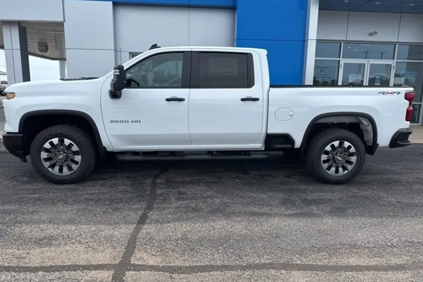 2026 Chevrolet Silverado 2500HD Custom photo 1
