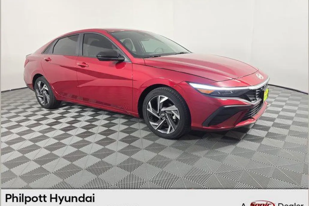2025 Hyundai Elantra SEL Sport photo 1