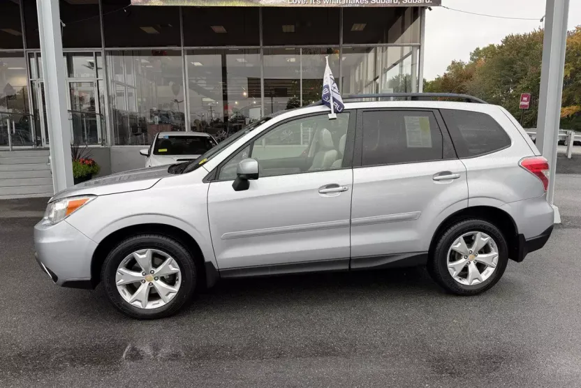 2015 Subaru Forester 2.5i Premium photo 1