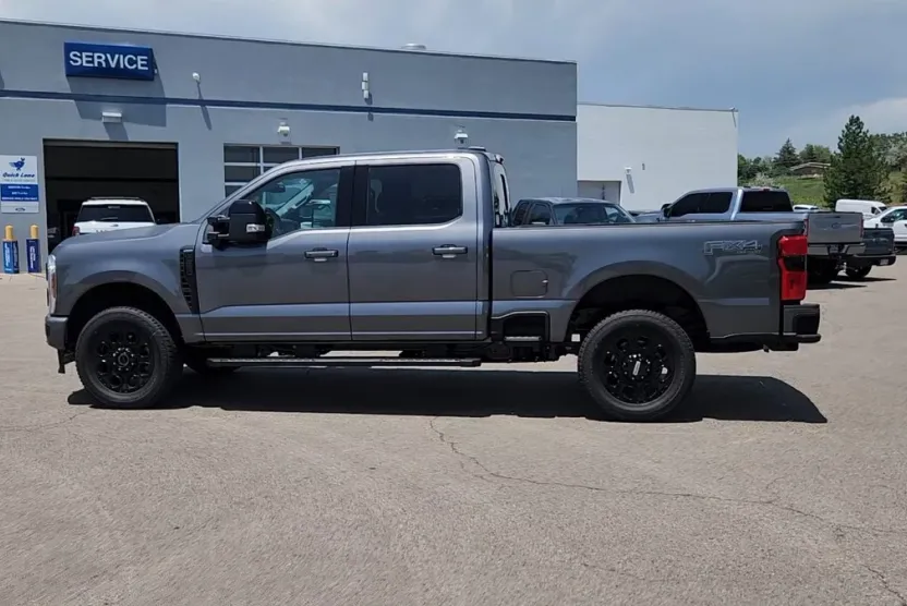 2025 Ford F-250 Lariat photo 1