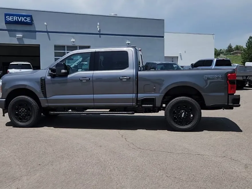 2025 Ford F-250 Lariat photo 1