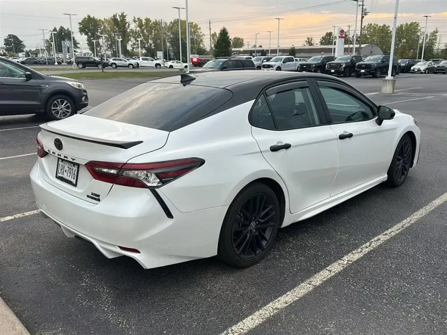 2022 Toyota Camry Hybrid XSE photo 1