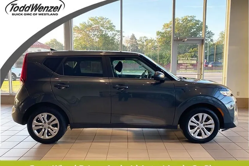 2022 Kia Soul LX photo 1