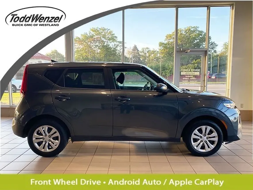 2022 Kia Soul LX photo 1