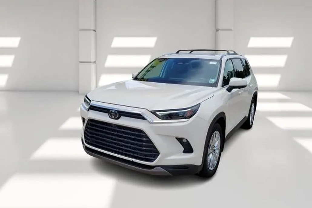 2024 Toyota Grand Highlander XLE photo 1