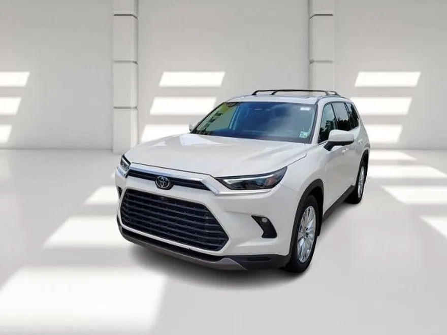 2024 Toyota Grand Highlander XLE photo 1
