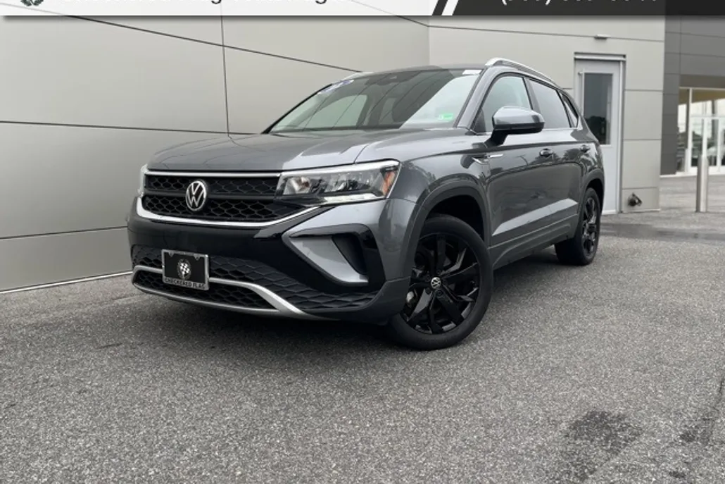 2022 Volkswagen Taos SE photo 1