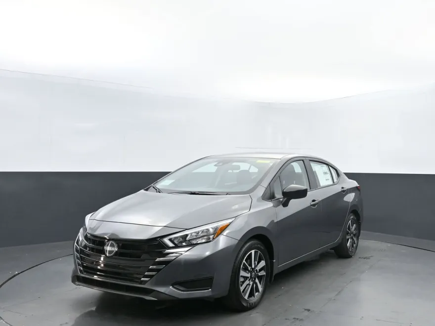2025 Nissan Versa 1.6 S photo 1