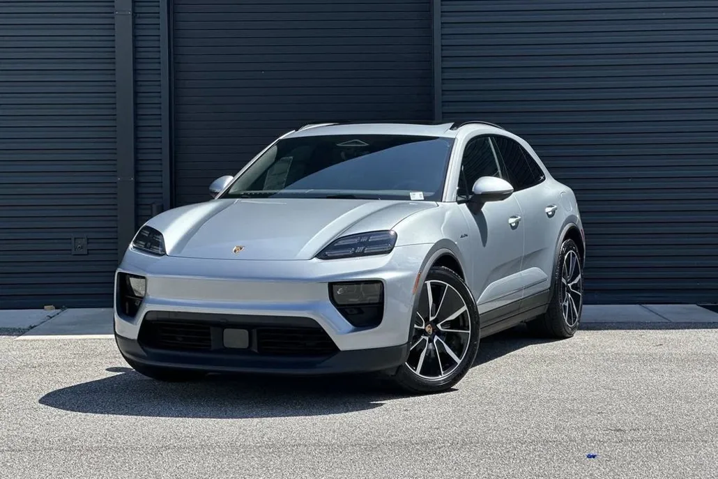 2025 Porsche Macan Electric photo 1