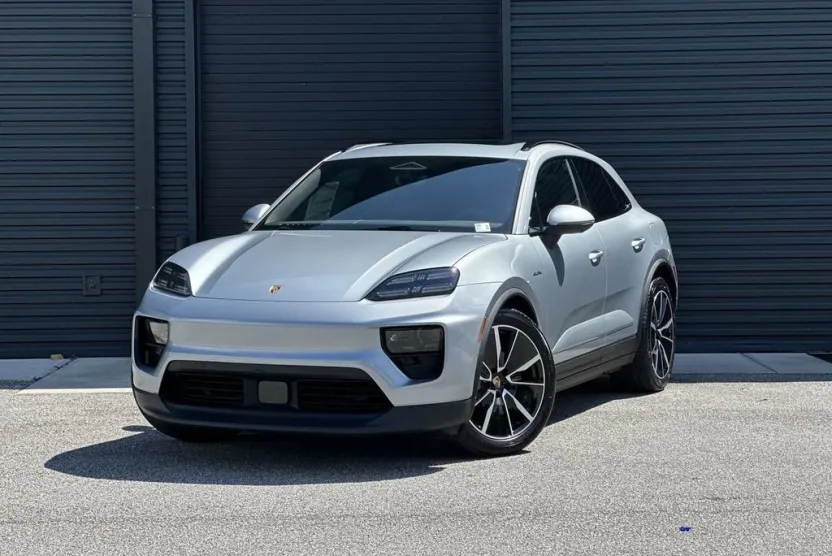 2025 Porsche Macan Electric photo 1